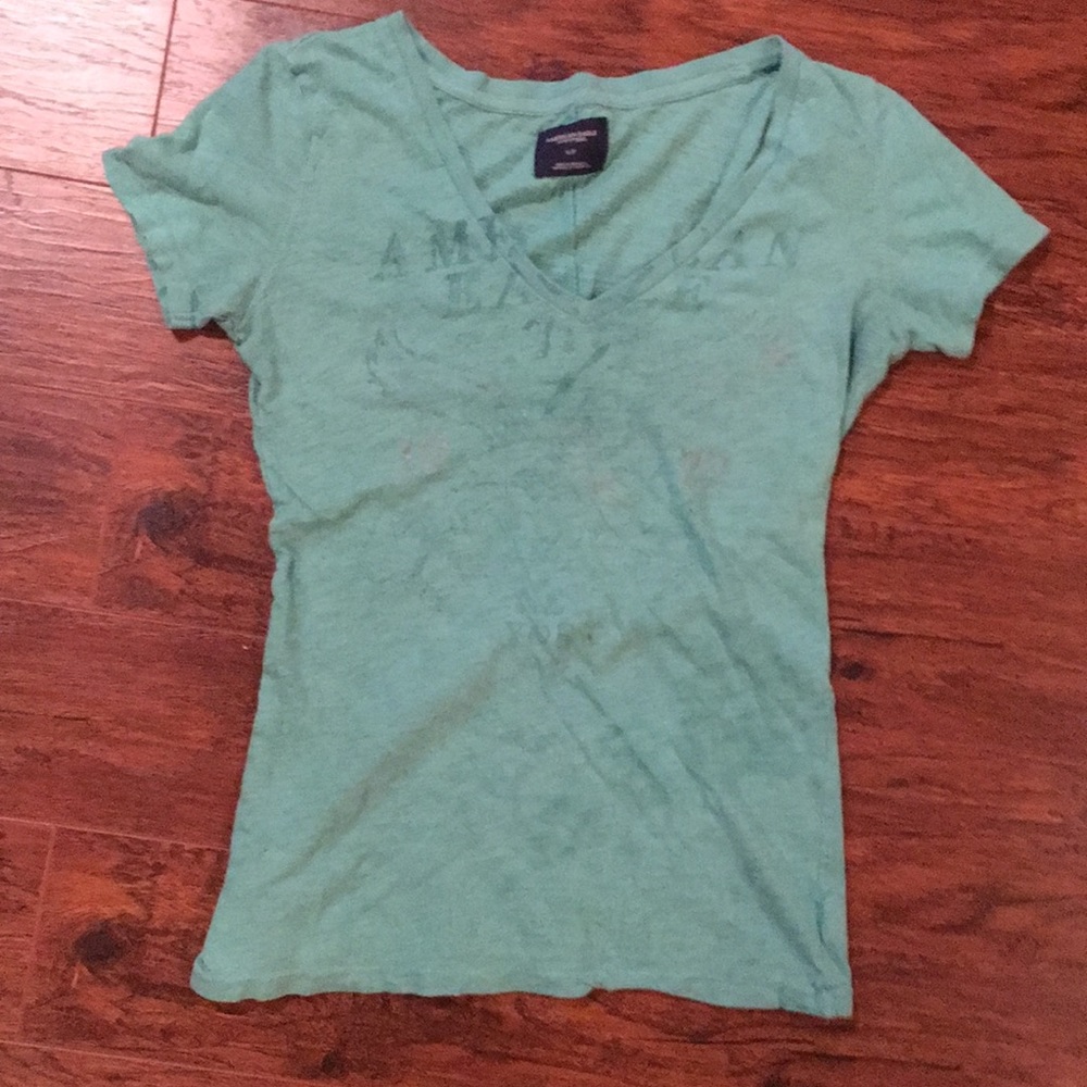 American Eagle green tshirt